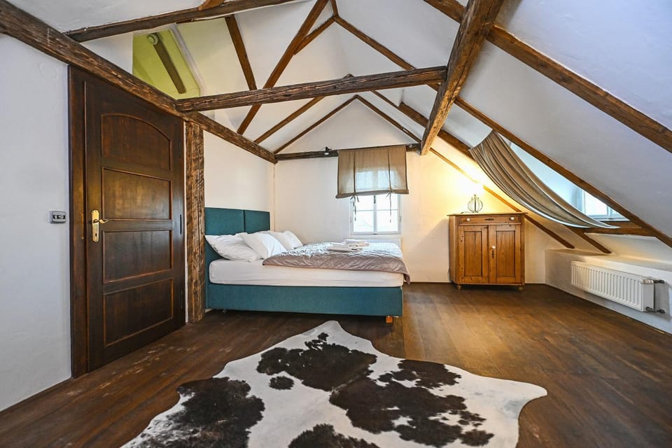 Bed, Photo of the whole room, wardrobe