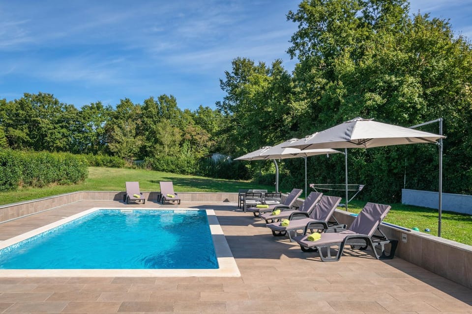 Patio, BBQ facilities, Garden, Balcony/Terrace, Seating area, Swimming pool