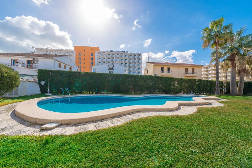 Swimming pool, Swimming pool