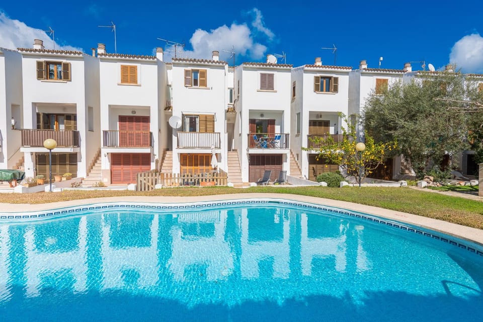 Facade/entrance, Garden, Swimming pool, Swimming pool