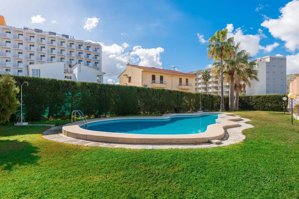 Swimming pool, Swimming pool