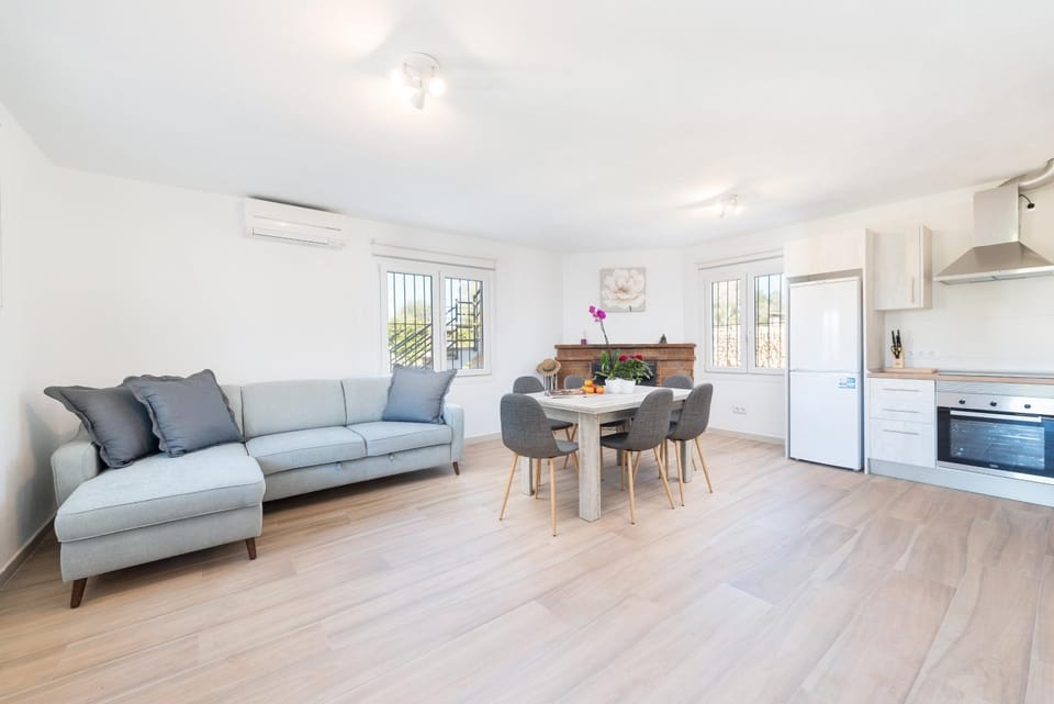 Kitchen or kitchenette, Living room, Dining area