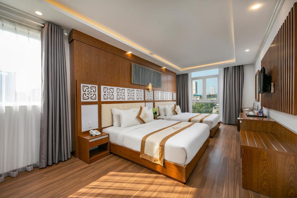 Bed, Living room, Photo of the whole room, Seating area, Bedroom, towels