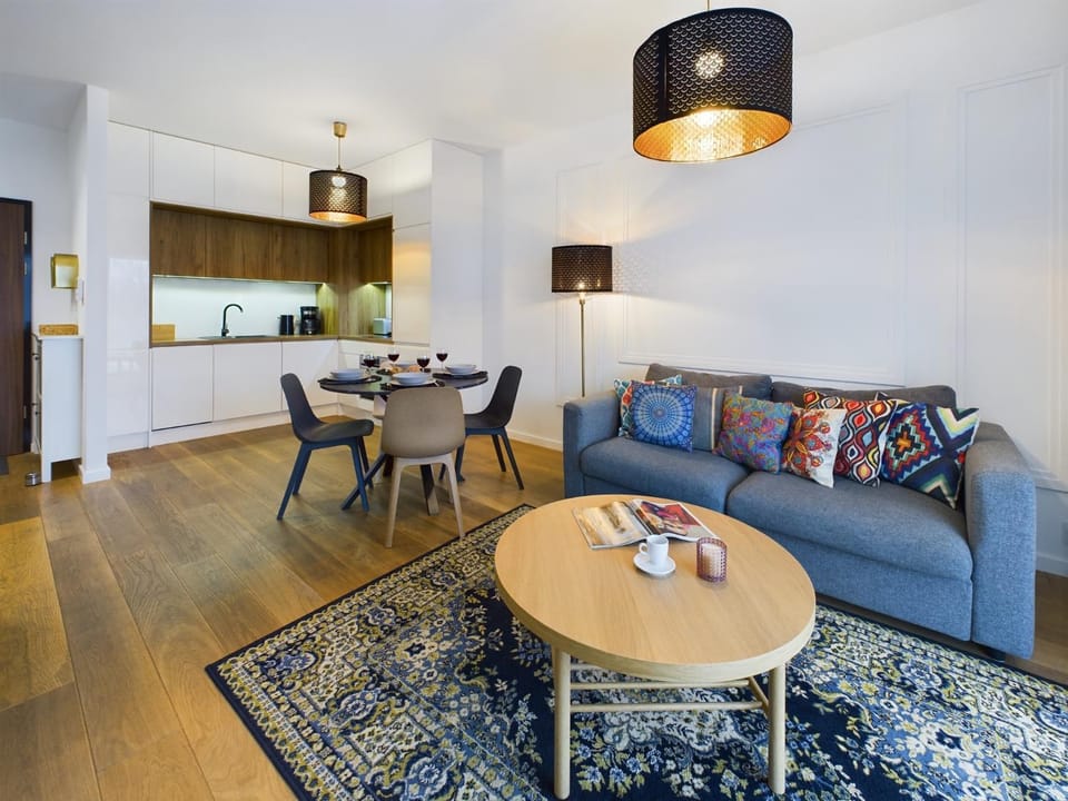 Kitchen or kitchenette, Living room, Seating area, Dining area