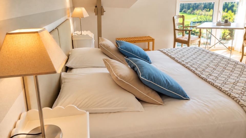 Bed, Bedroom
