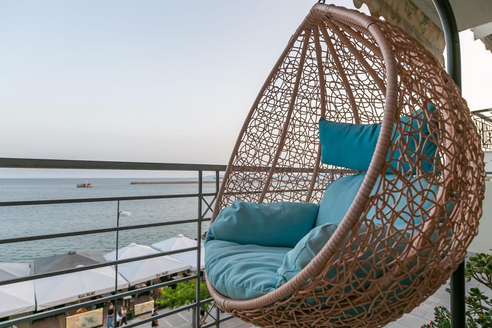 Balcony/Terrace, Landmark view, Sea view, Street view, Sunset
