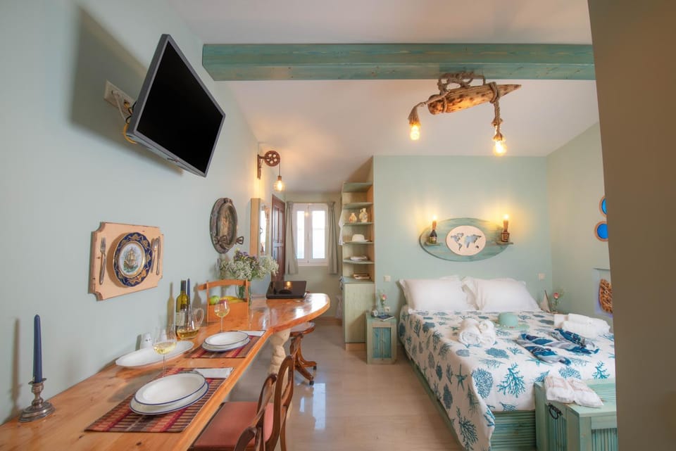 Bed, TV and multimedia, Photo of the whole room, Decorative detail, Dining area
