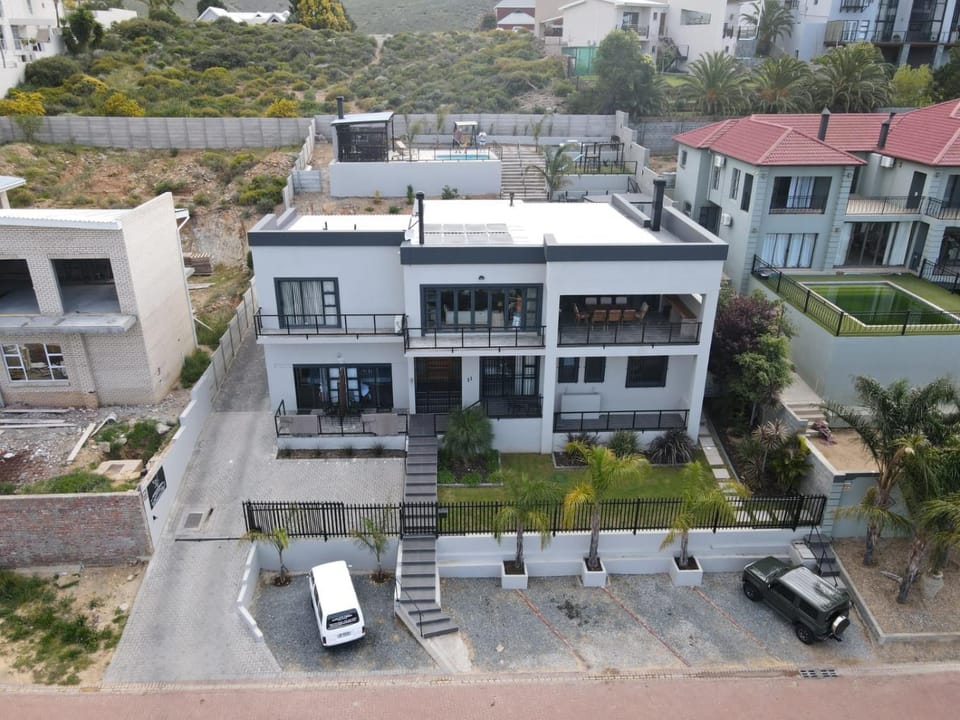 Property building, Swimming pool, Parking