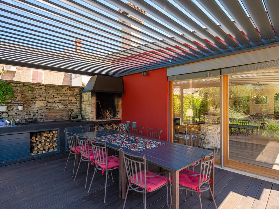 Off site, BBQ facilities, Balcony/Terrace
