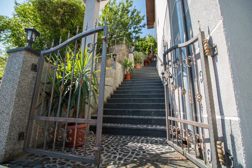 Patio, Facade/entrance