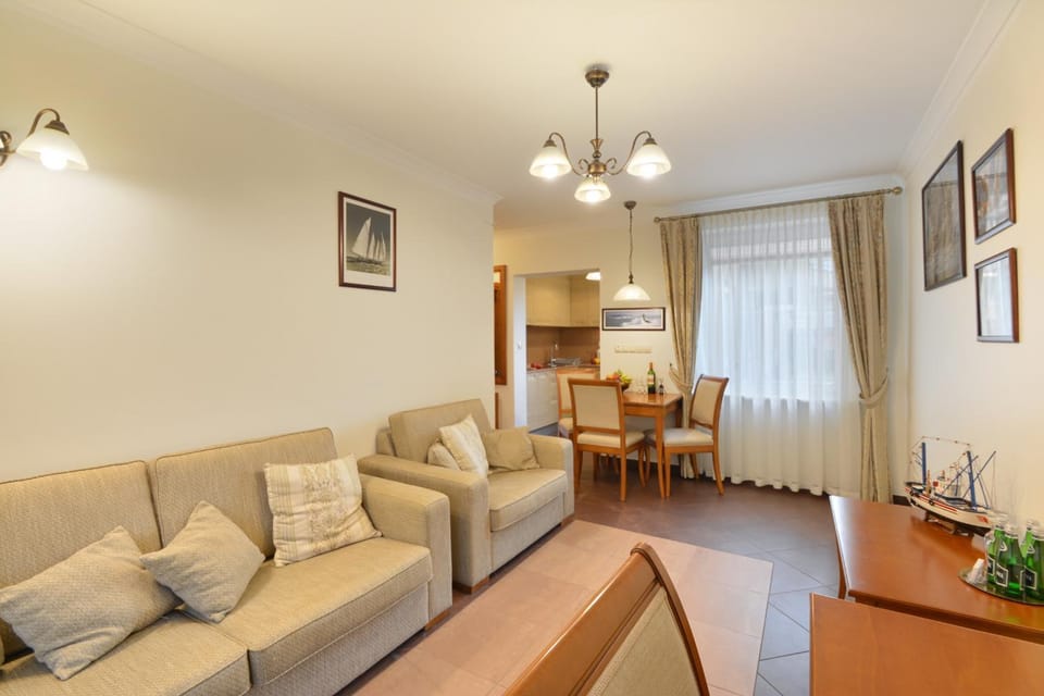 Communal lounge/ TV room, Living room, Seating area, Dining area