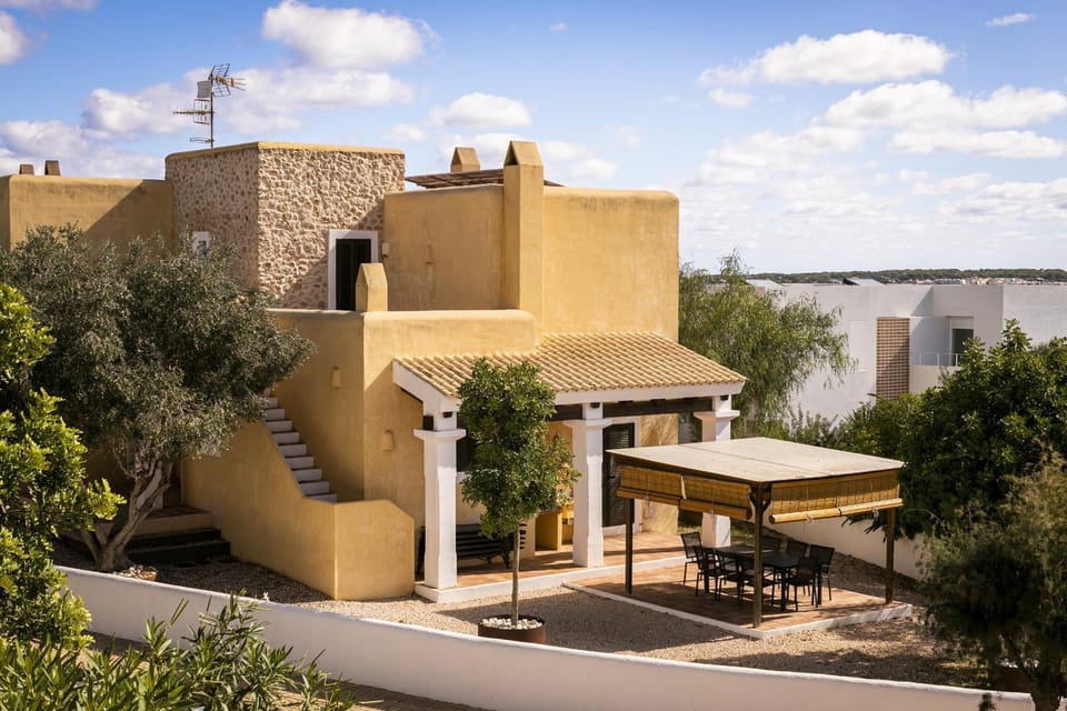 Property building, Facade/entrance, Off site