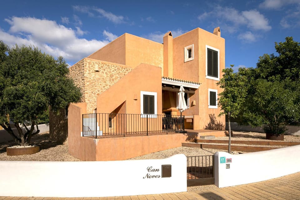 Property building, Facade/entrance, Off site