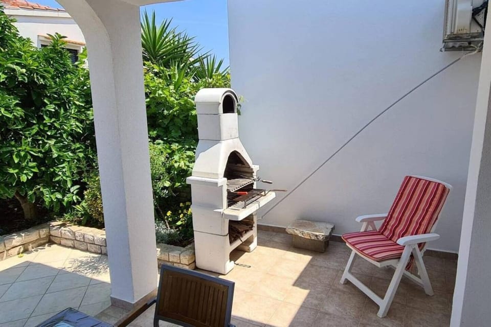 Patio, BBQ facilities