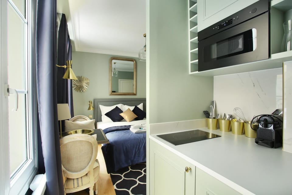 Photo of the whole room, stove