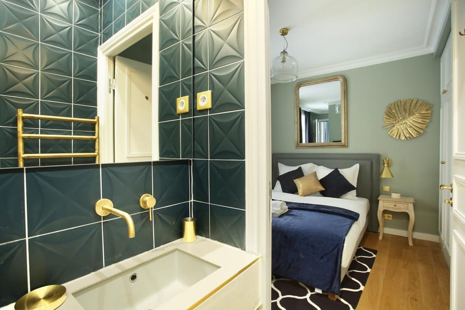 Bathroom, Photo of the whole room