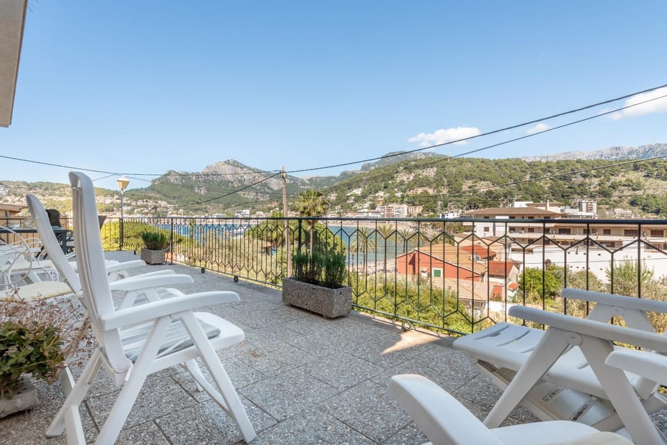 Property building, Balcony/Terrace, Living room