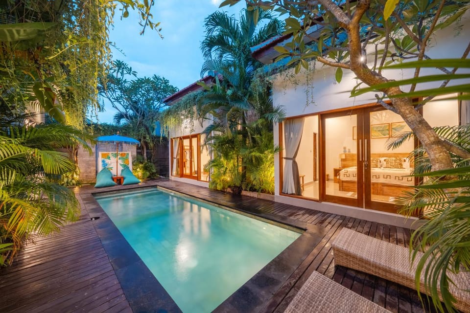 Property building, Garden, Garden view, Pool view, Swimming pool, sunbed