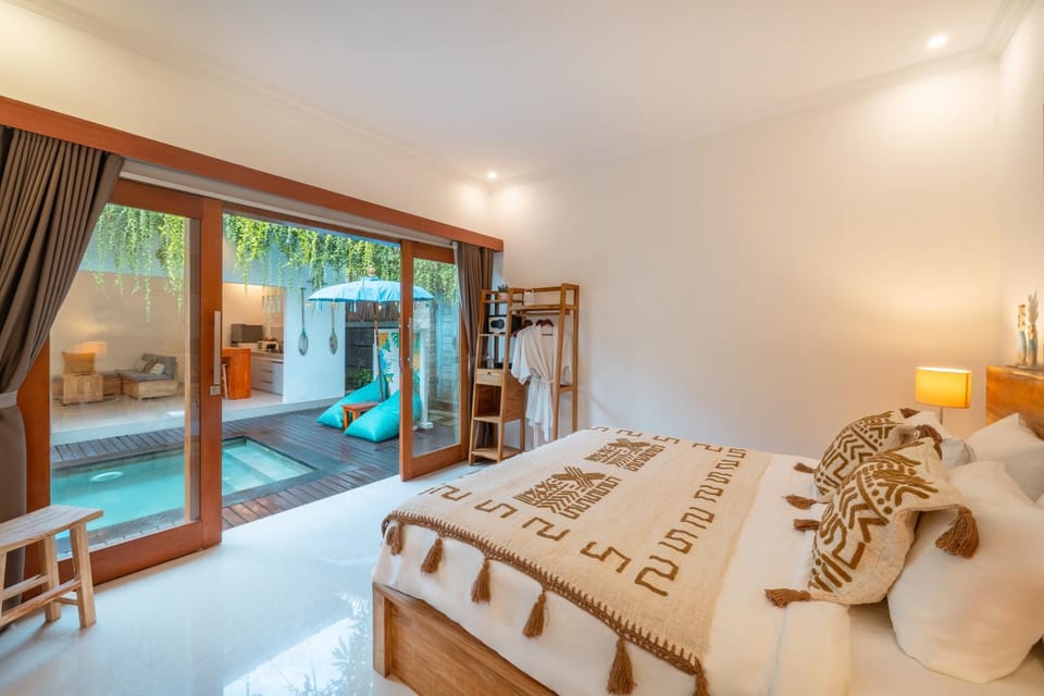 Bed, Photo of the whole room, Bedroom, Pool view