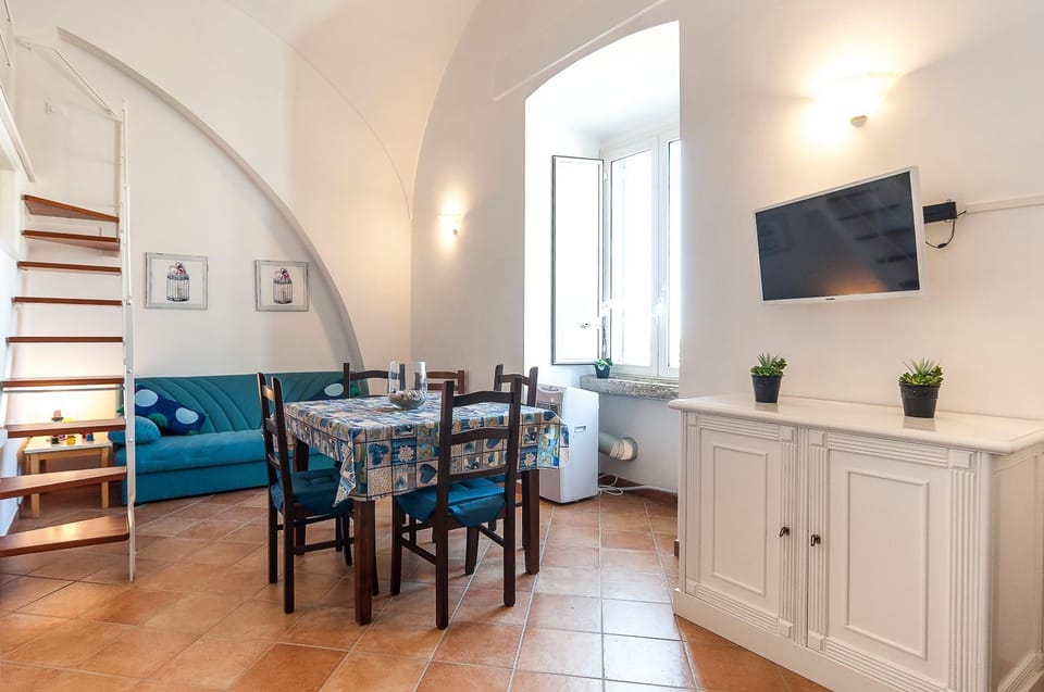 Living room, Photo of the whole room, Dining area