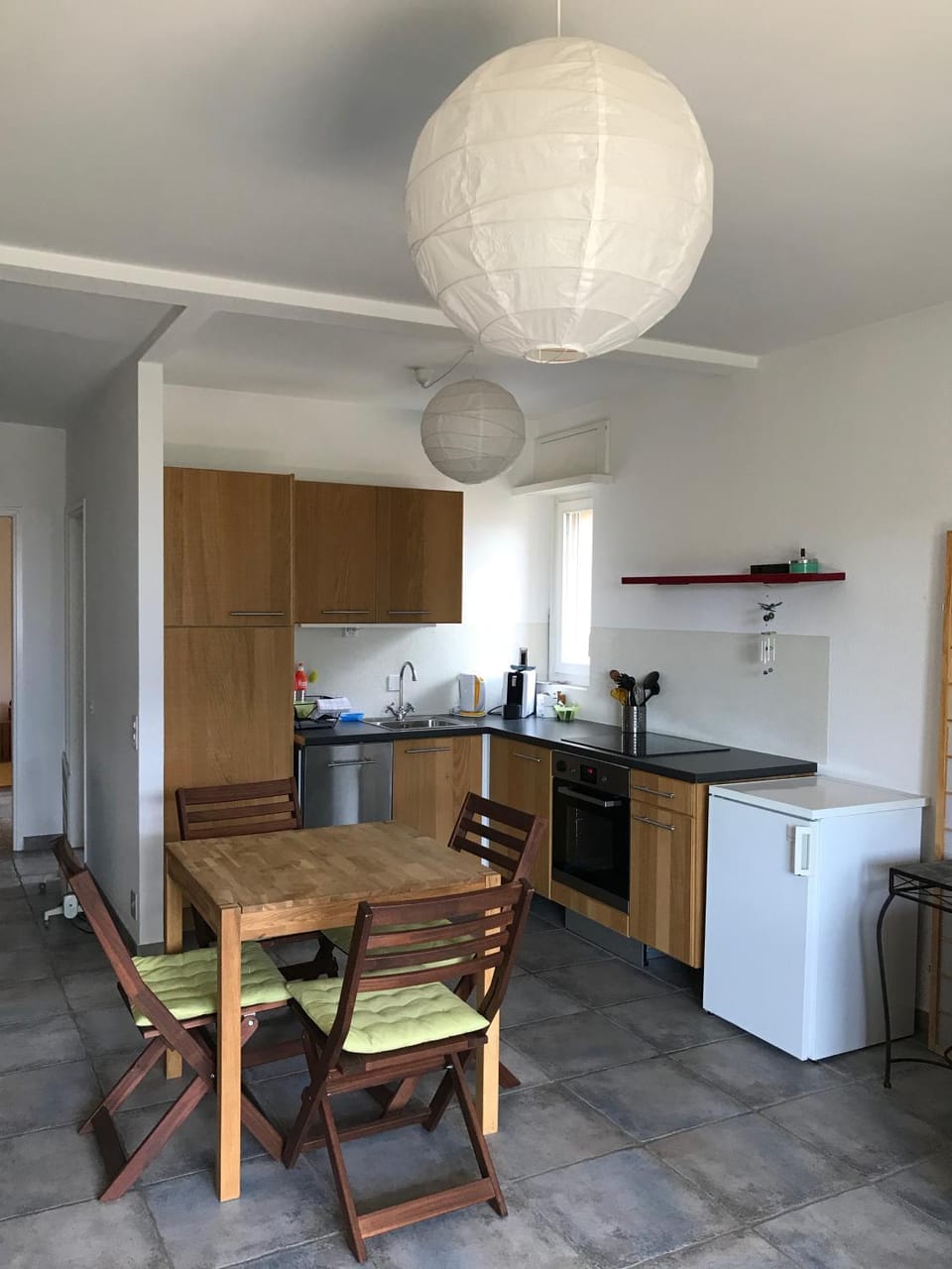 Kitchen or kitchenette, Dining area
