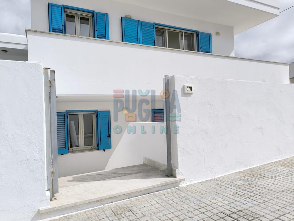Property building, Facade/entrance, Day