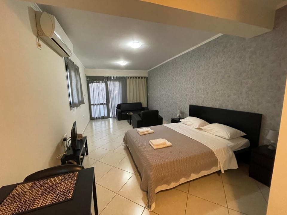 AVR Airport Deluxe Suites 4 AIRPORT FREE SHUTLE Apartment in East Attica Regional Unit, Greece