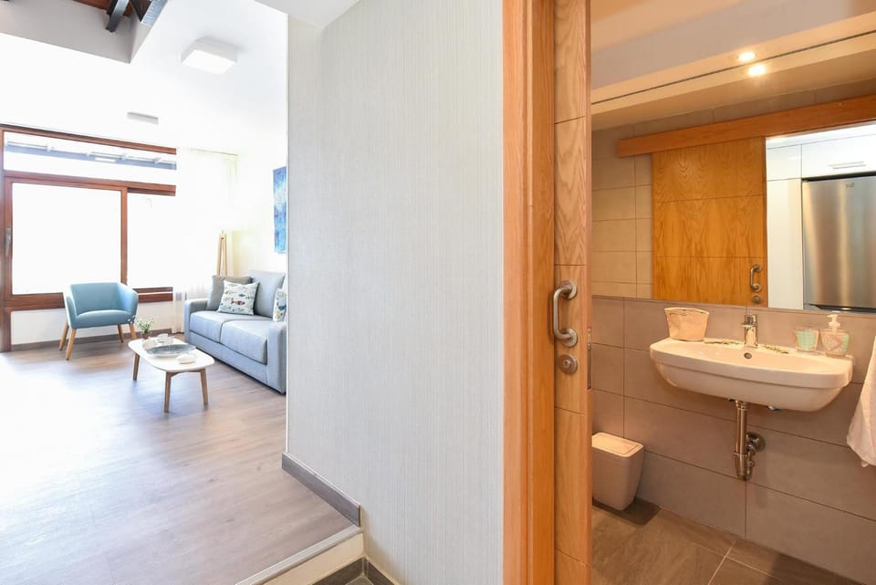 Bathroom, Living room