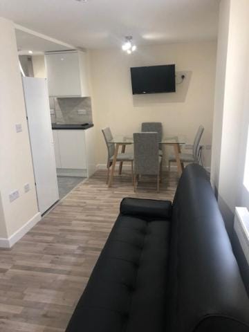 Communal lounge/ TV room, TV and multimedia, Living room