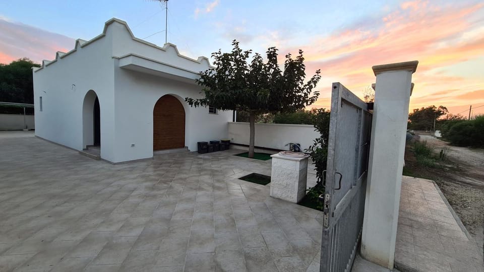 Property building, Patio, Inner courtyard view