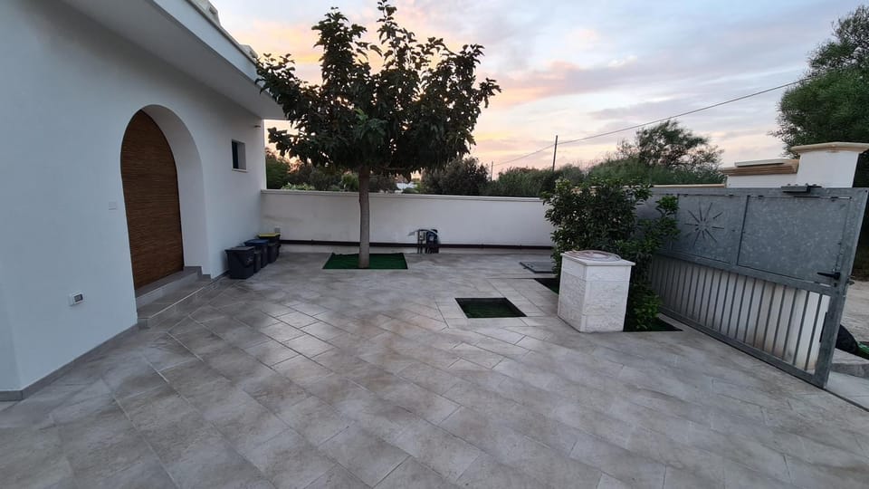 Property building, Patio, Inner courtyard view