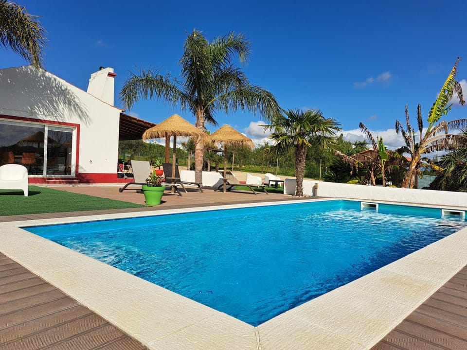 Property building, Garden, Swimming pool
