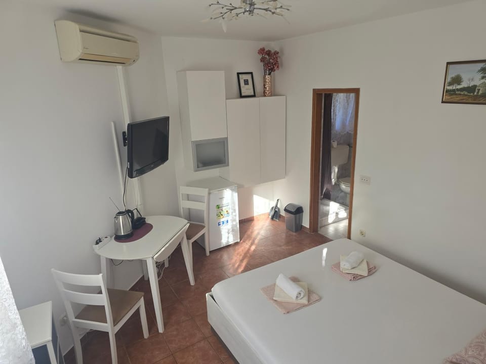 TV and multimedia, Dining area, Bedroom