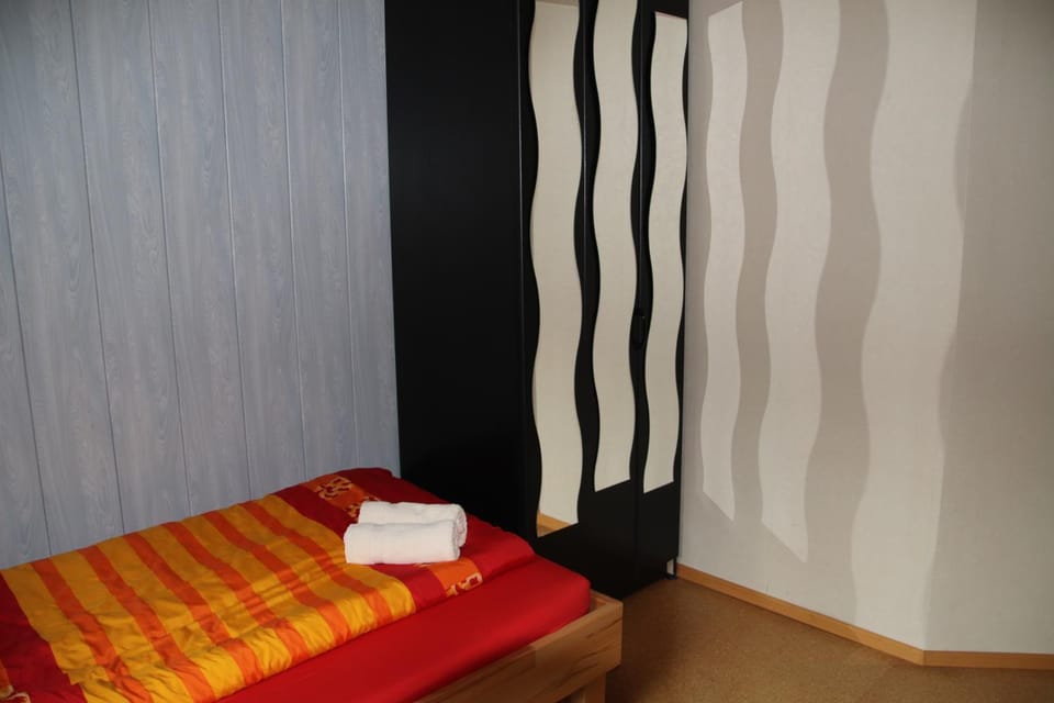 Bed, Photo of the whole room, towels