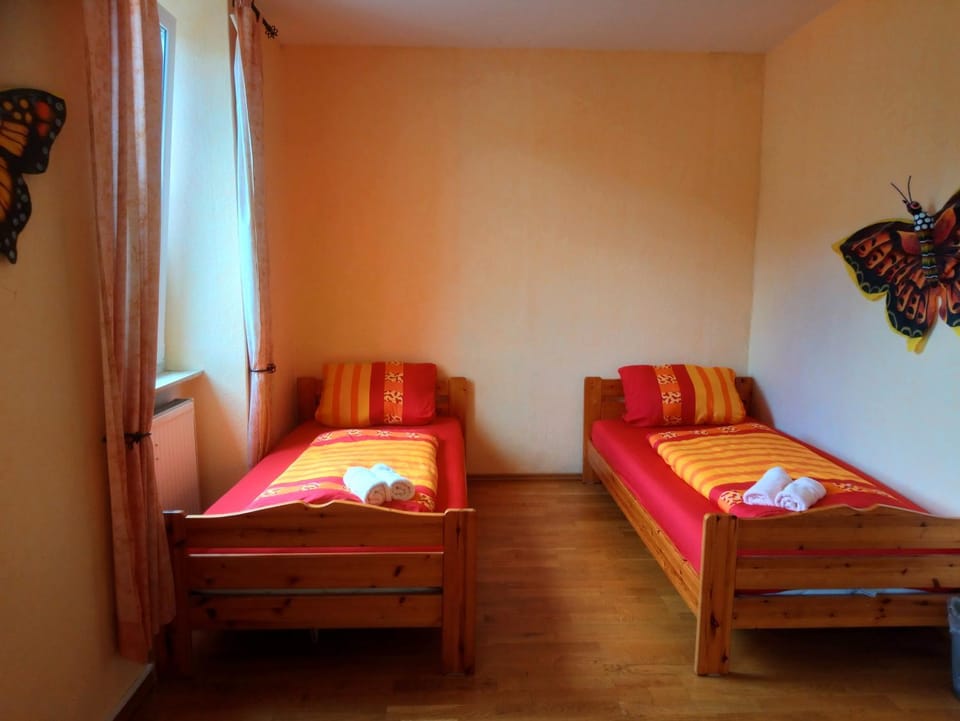 Bed, Photo of the whole room, towels