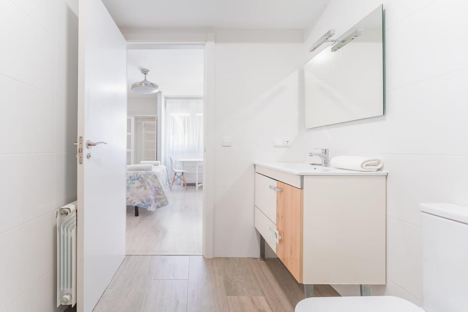 Toilet, Bathroom, Photo of the whole room, towels