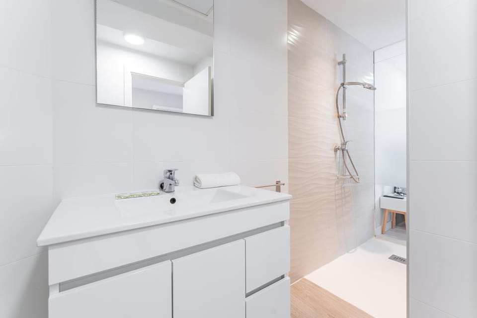 Shower, Bathroom, towels