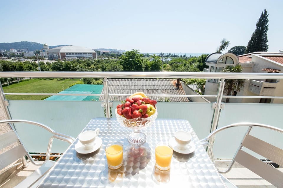 Day, Natural landscape, View (from property/room), Balcony/Terrace, Dining area