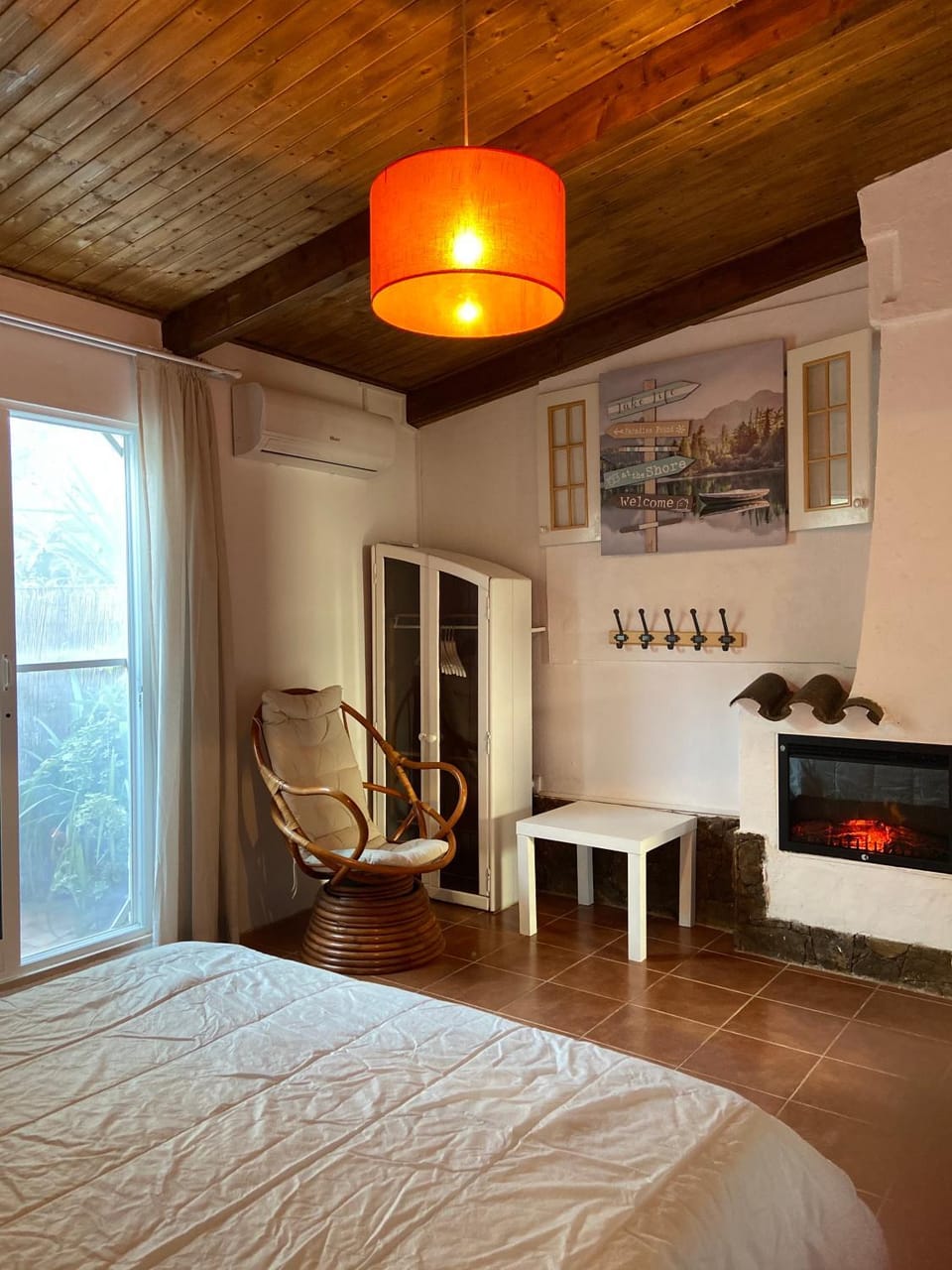 Bed, View (from property/room), Decorative detail, Bedroom, Guests, Garden view