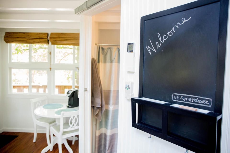 Coffee/tea facilities, Dining area