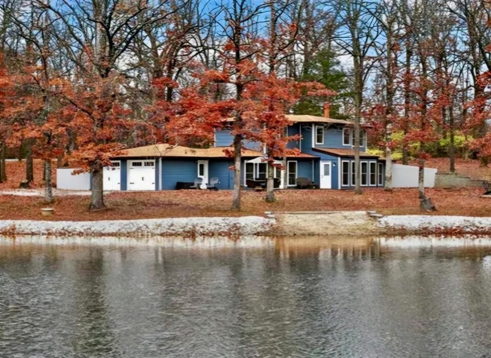 Property building, Natural landscape, Lake view