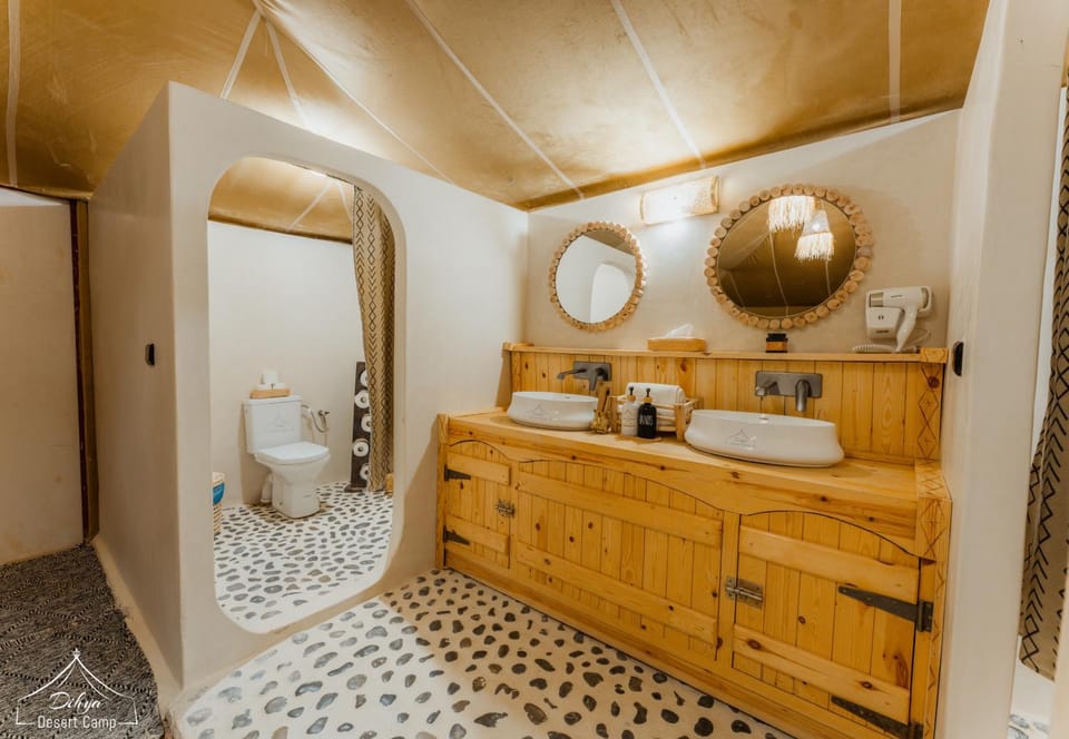 Toilet, Bathroom, towels