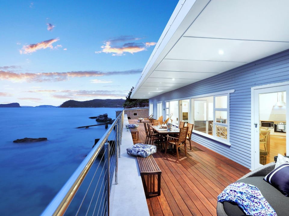 Natural landscape, View (from property/room), Balcony/Terrace, Seating area, Dining area, Sea view