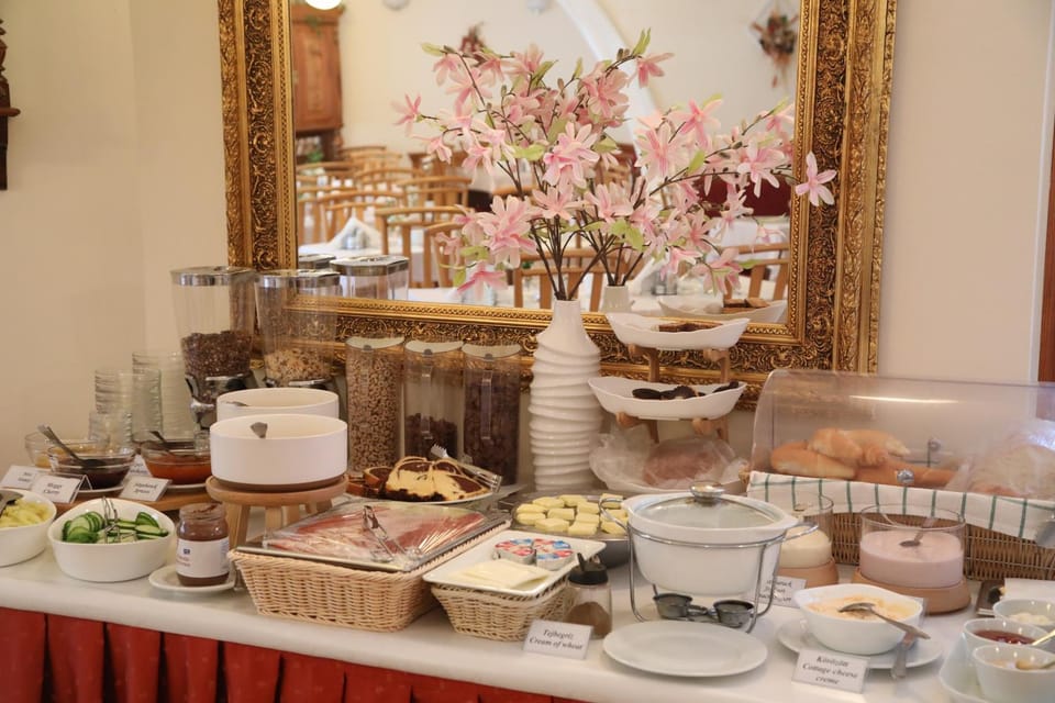 Food and drinks, Buffet breakfast