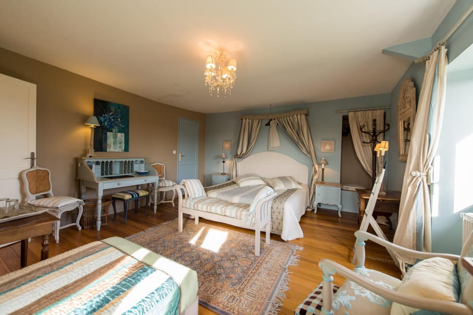 Shower, Bathroom, Bedroom, Garden view