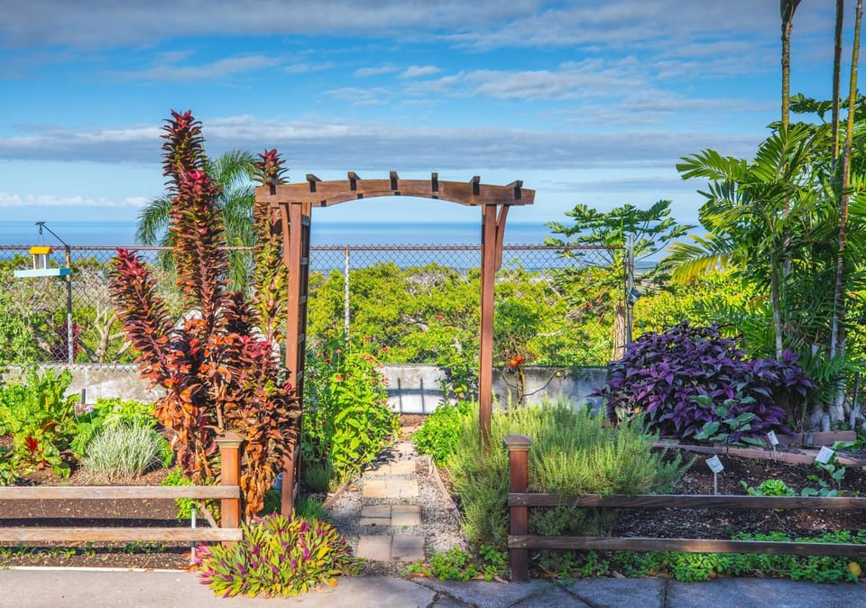 Affordable Luxury on One Acre Villa in Kalaoa