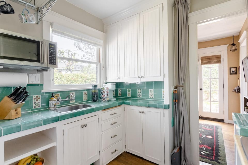 Coffee/tea facilities, kitchen