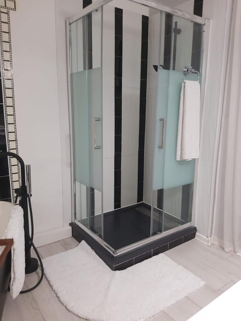 Shower, Toilet, Bathroom, Bedroom