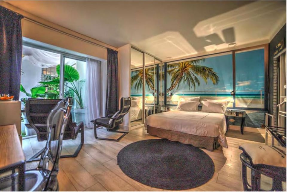 Patio, Bed, Coffee/tea facilities, Photo of the whole room, Seating area, Bedroom