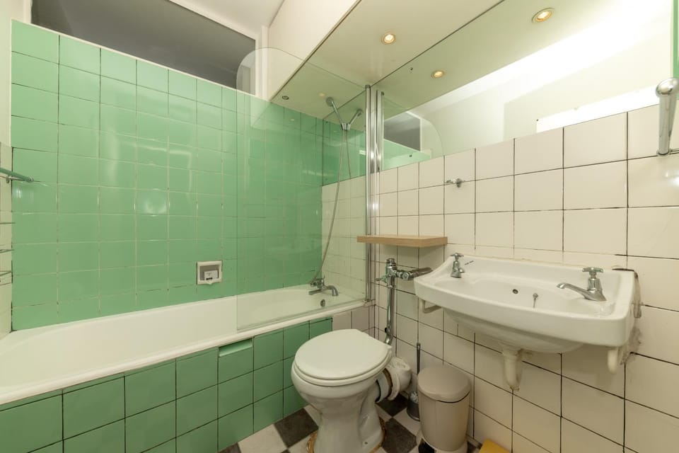 Shower, Toilet, Bathroom, Bath